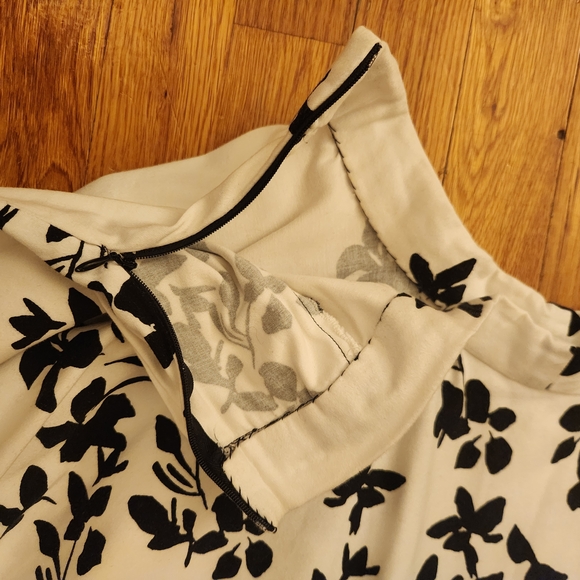 Black & White Floral Circle Skirt w/Pockets Size L/XL - Picture 13 of 16